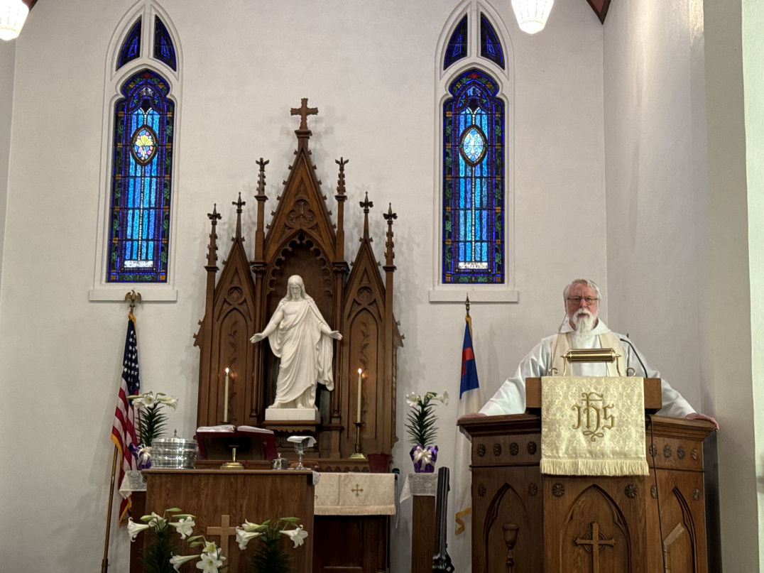 Wallingford Lutheran Church Iowa ELCA Pastor John Wolf Altar Morphew Photo